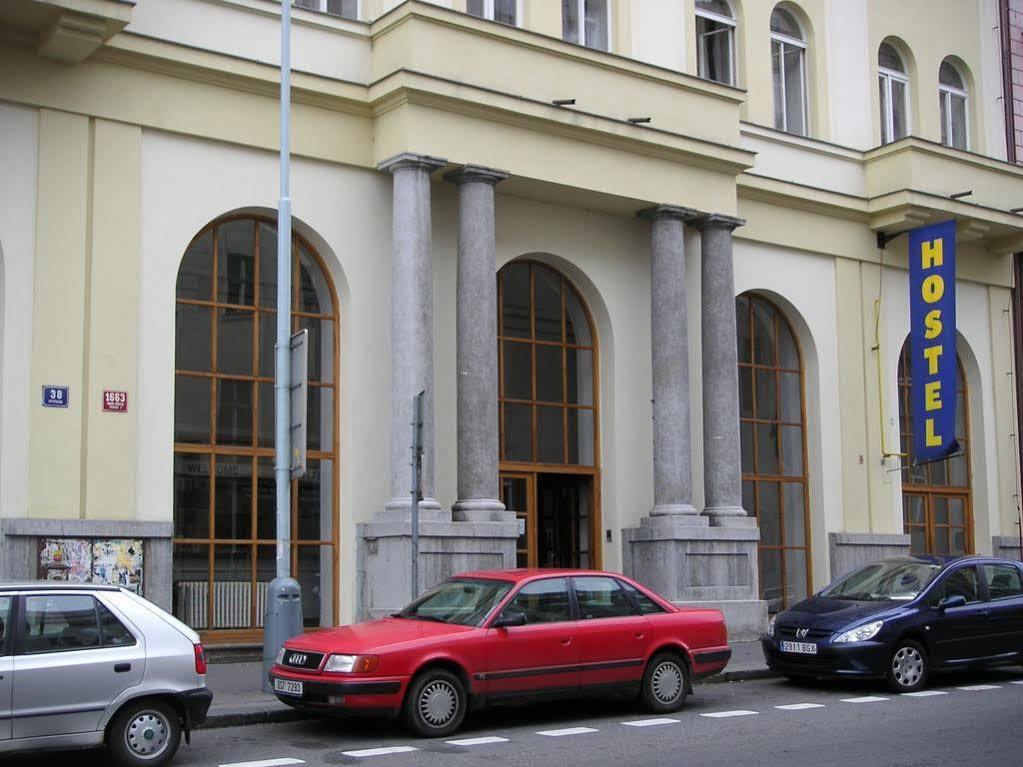 Ats Hostel Jednota Praga Zewnętrze zdjęcie